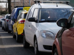 Parkujesz na luzie? Ten drobiazg może skończyć się wymianą skrzyni. Mechanicy ostrzegają