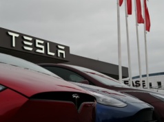 Tesla zwiększyła przychody, ale ma problemy z utrzymaniem zyskowności