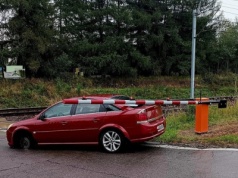 Liczyła się każda sekunda. Dramatyczne nagranie z przejazdu kolejowego