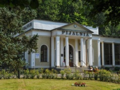 Tutaj można napić się wody Chopina. Czym jest słynna pieniawa?