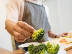 Jak ugasić stan zapalny? Dowiedz się co jeść, a czego unikać