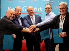 „Wzmocnienie bezpieczeństwa informacyjnego Polski” – Radio Gdańsk i cztery rozgłośnie regionalne podpisują porozumienie