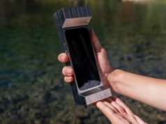 Ta obudowa sprawi, że odłożysz smartfon. Waży tyle, co kostka brukowa