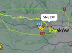 Liczne siły policji w Krakowie. Nad miastem lata również śmigłowiec