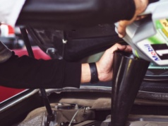 Ile Twoje auto pojeździ na danym oleju? Ten algorytm to wie