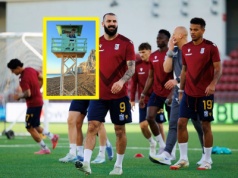 Takie obrazki na Gibraltarze. Słynny kibic Lecha dał o sobie znać