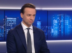 "Komedia, która nas ośmiesza". Bosak uderza w Sikorskiego