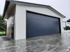 Garaż z płyty warstwowej - szybki i prosty montaż bez zbędnych formalności budowlanych