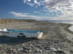 Z wyschniętego jeziora unosi się trucizna. Toksyczny pył atakuje płuca