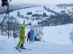 Ferie 2025/26. Rodzice już się szykują na wielkie wydatki. "Liczą sobie, jak za złoto"