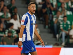 Jan Bednarek się nie popisał. Sprokurował rzut karny