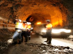 „To nie my, to ktoś inny…”. Setki kilogramów złota wyniesione podziemnymi tunelami, rebeliancka armia odrzuca zarzuty