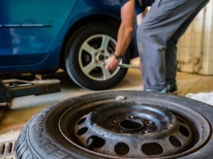 Tyle wystarczy, by wpaść w poślizg. Wielu kierowców nawet nie sprawdza tej wartości