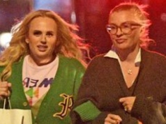Rebel Wilson pod osłoną nocy przemierza Londyn w towarzystwie ukochanej. Kilka miesięcy temu odbył się ślub