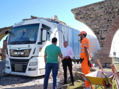 Zestaw zniszczył akwedukt z 1783 roku – wjazd pod zakaz i zawierzenie nawigacji