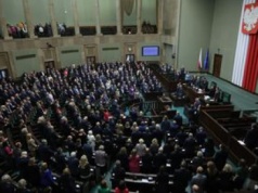 Sejmowe wódka, koniak, gin i amaretto. Ujawniamy, co politycy mogą wypić w "barze za kratą"