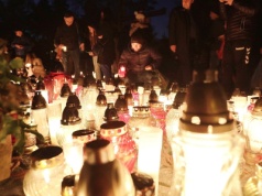 Parafie organizują bale i korowody świętych