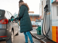 Tyle zapłacisz za paliwo po sankcjach USA. Jak to możliwe, skoro mają zaboleć Rosję?