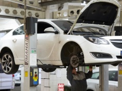 Drożeją naprawy samochodów. Tak możesz zaoszczędzić tysiące złotych w serwisie