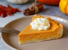 Sernik dyniowy bez pieczenia. Zakochasz się od pierwszego kęsa
