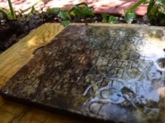 Rzymski nagrobek wydobyty z ogrodu w Nowym Orleanie. Odkrycie, które łączy starożytny Rzym z USA