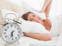 Dobra wiadomość dla śpiochów! W ten weekend zmiana czasu z letniego na zimowy