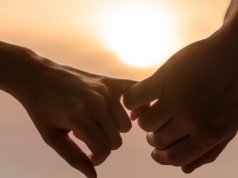 Czy w dzisiejszych czasach można się jeszcze zakochać? Młodzi mówią o "recesji zauroczeń"