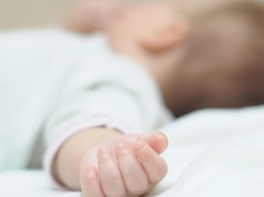 Tragedia w Sokółce. Dwumiesięczna dziewczynka nie przeżyła. Rodzice mieli zareagować za późno