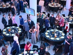 "Julka bierze limuzynę, więc ja oplem na bal nie pojadę!". Świat studniówek wymknął się spod kontroli