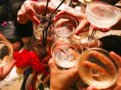 Coraz więcej zatruć alkoholem wśród turystów. Niektóre kończą się tragedią