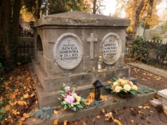 Kwesta na cmentarzu św. Jerzego w Toruniu. Kolejny rok z nagrobkiem rodziny Jankowskich