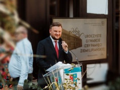 Burmistrz zaprasza posła Zandberga do popegeerowskiej gminy. "Tu Polska wygląda inaczej"