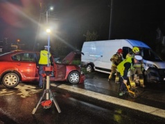 Zderzenie dwóch pojazdów na DK12. Dwie osoby poszkodowane