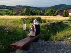 Nowe miejsca odpoczynku na szlakach w Żegocinie dzięki inicjatywie lokalnej