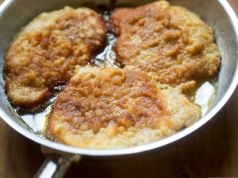 Wczorajsze kotlety odgrzewam w ten sposób. Chrupią, jakbym dopiero co zdjęła je z patelni