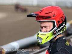 Żużel. Łaguta pokazał tor! W nocy będą tam się ścigać! (WIDEO)