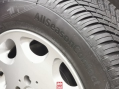 Opony całoroczne, a może zimowe? Wybór ma swoje konsekwencje. Nie zawsze warto oszczędzać