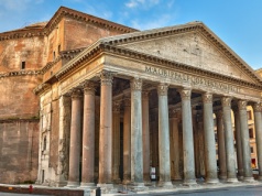 Tragedia w Rzymie. Turysta zginął po upadku ze ściany Panteonu