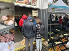 Kilkadziesiąt stoisk z regionalną żywnością. Tam kupisz wszystko „od chłopa”, ale nie tylko. I zobacz jakie ceny!