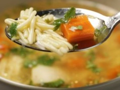 Dodaj odrobinę do rosołu pod koniec gotowania. Nabierze głębszego i pełniejszego smaku