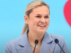 Nowacka na konwencji KO: „Tutaj bije demokratyczne serce Polski”