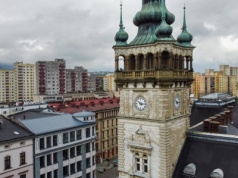 Dzisiaj śpimy godzinę dłużej. Zmiana czasu wpłynie na kursy nocnych autobusów