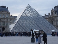Luwr wyciąga wnioski po kradzieży. Media: Część eksponatów wywieziono z muzeum