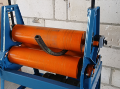 Zamiast kupować, zrobił sam. Walcarka z warsztatu rolnika