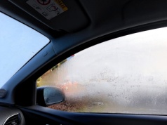 Jaki nawiew włączyć jak parują szyby? Będą suche w minutę i zero stęchlizny