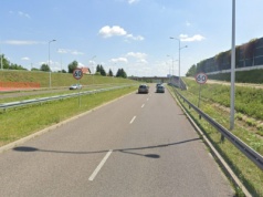 Szeroka dwupasmowa droga, brak przejść i skrzyżowań, a ograniczenie do 60 km/h. Zmian jednak nie będzie