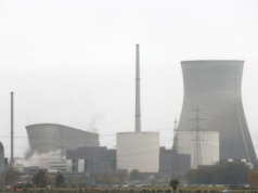 Dwie gigantyczne wieże runęły w kilka sekund w elektrowni atomowej. Zobacz film