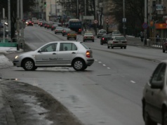 Nie każde skrzyżowanie pozwala zawrócić. Kiedy manewr jest zabroniony?