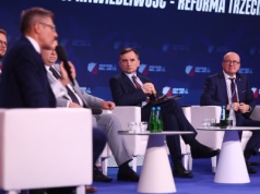 Jak uzdrowić sądownictwo? Woś: "Wszyscy won"