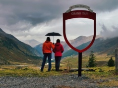 Grand Tour Szwajcaria. Odkryj atrakcje jednej z najpiękniejszych samochodowych tras świata